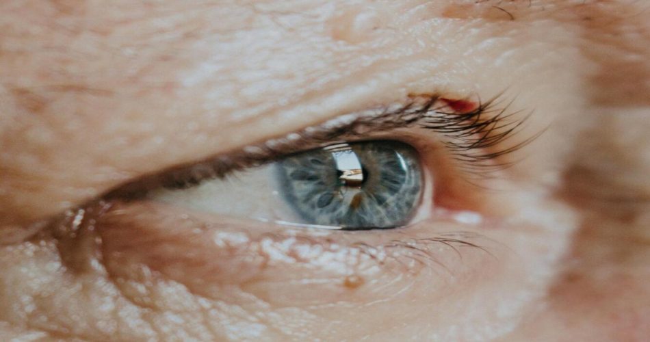 Manage Eye Discomfort with Easy Home